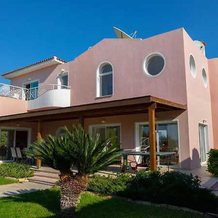 Coral Bay View, Walking Distance To The Beach! *