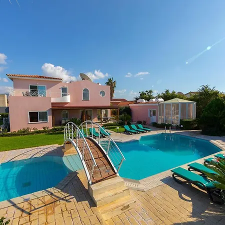 Villa Coral Bay View, Walking Distance To The Beach!