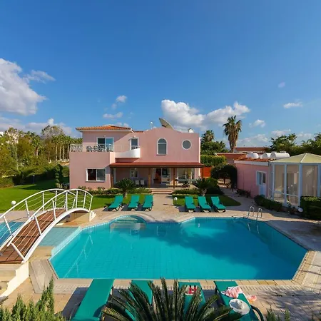 Coral Bay View, Walking Distance To The Beach! *