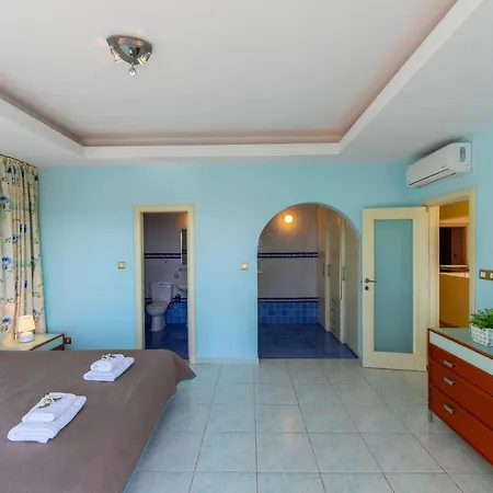 Coral Bay View, Walking Distance To The Beach! Villa *