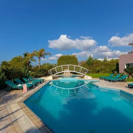 Coral Bay View, Walking Distance To The Beach! Villa
