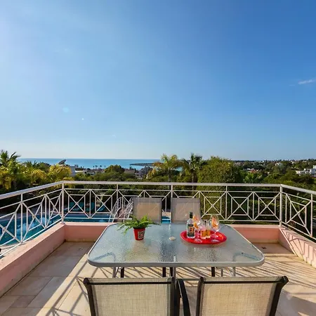 Villa Coral Bay View, Walking Distance To The Beach! Peyia