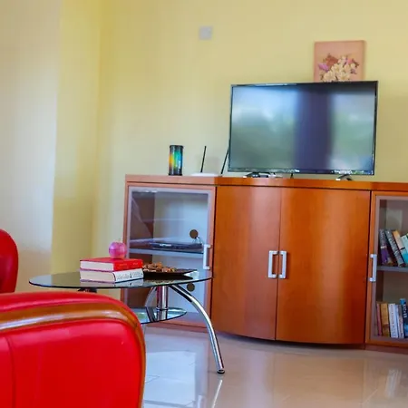 Villa Coral Bay View, Walking Distance To The Beach!