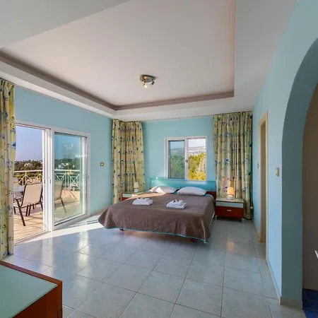 Coral Bay View, Walking Distance To The Beach! Peyia