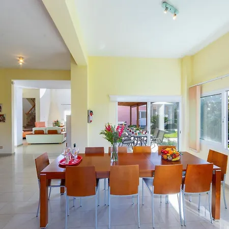 Villa Coral Bay View, Walking Distance To The Beach! *