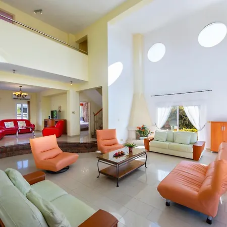 Villa Coral Bay View, Walking Distance To The Beach! Peyia
