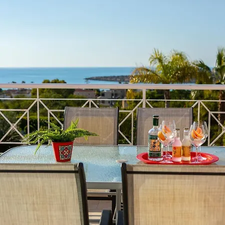 Coral Bay View, Walking Distance To The Beach! * Peyia