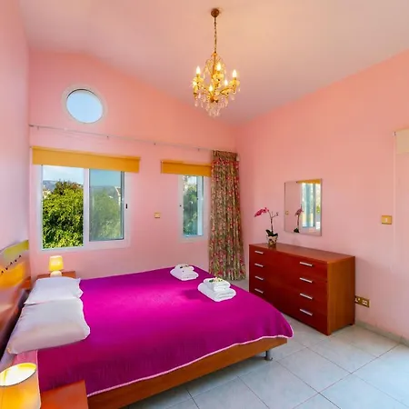 Coral Bay View, Walking Distance To The Beach! Peyia
